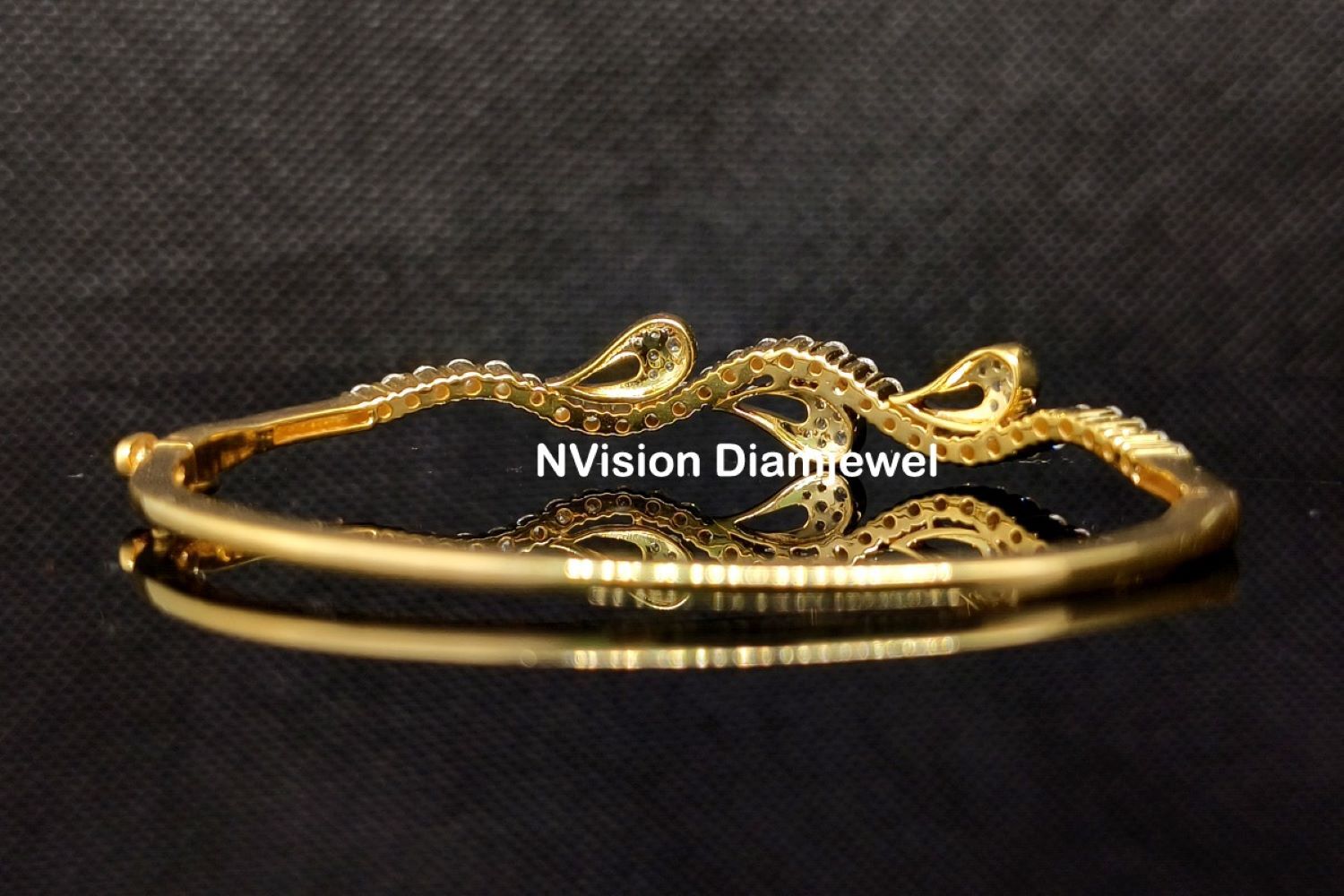 Lab Grown Diamond Water Wave Themed Gold Bracelet - Diamond Carat Weight: 1.36 Carat