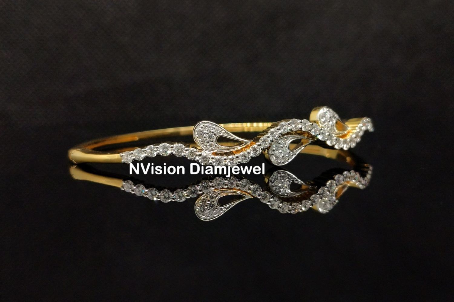 Lab Grown Diamond Water Wave Themed Gold Bracelet - Diamond Carat Weight: 1.36 Carat