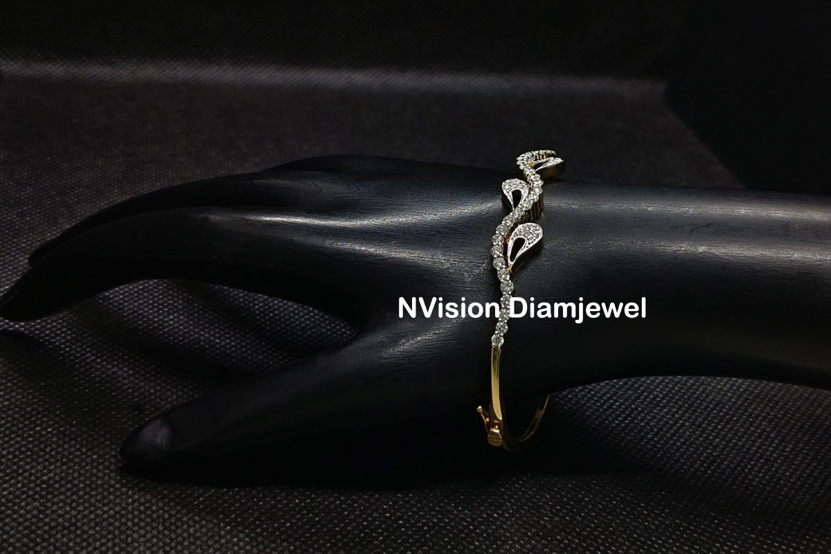 Lab Grown Diamond Water Wave Themed Gold Bracelet - Diamond Carat Weight: 1.36 Carat