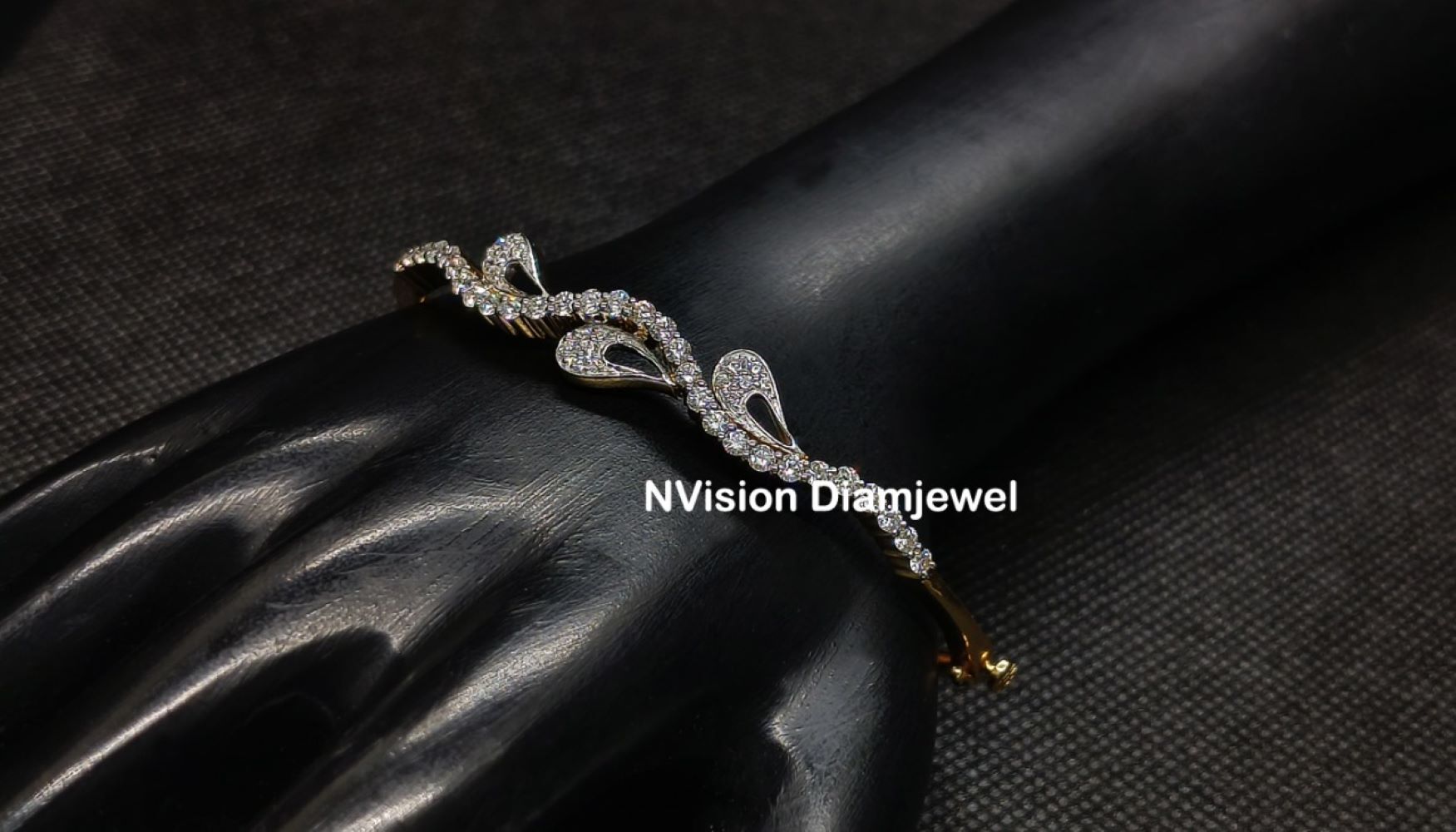 Lab Grown Diamond Water Wave Themed Gold Bracelet - Diamond Carat Weight: 1.36 Carat