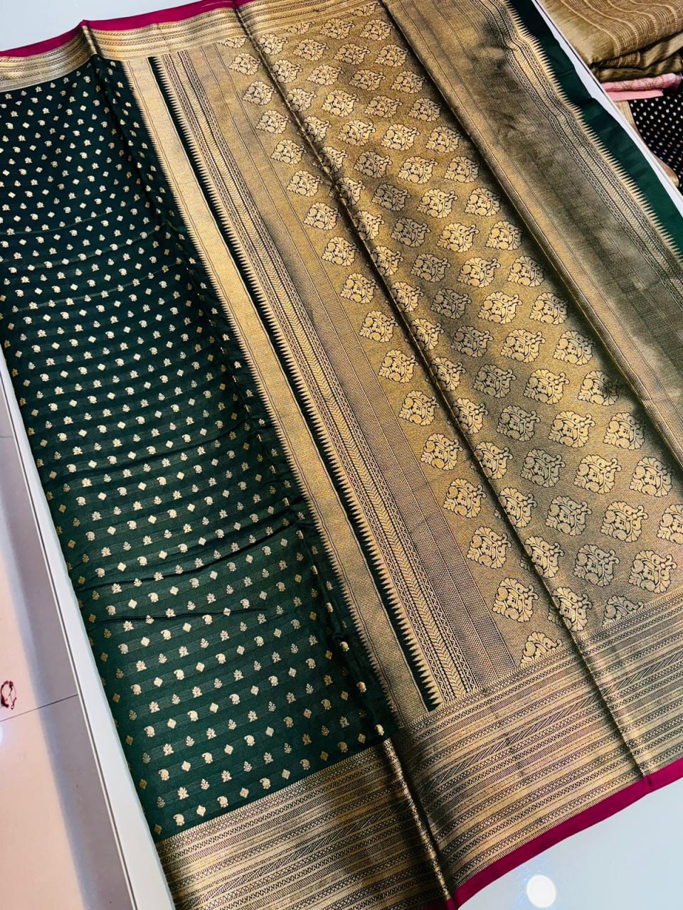 Kanchipuram Pure Silk Handloom Saree - 5.50m With 0.80m Brocade Blouse Gold Zari Work With Pink Border
