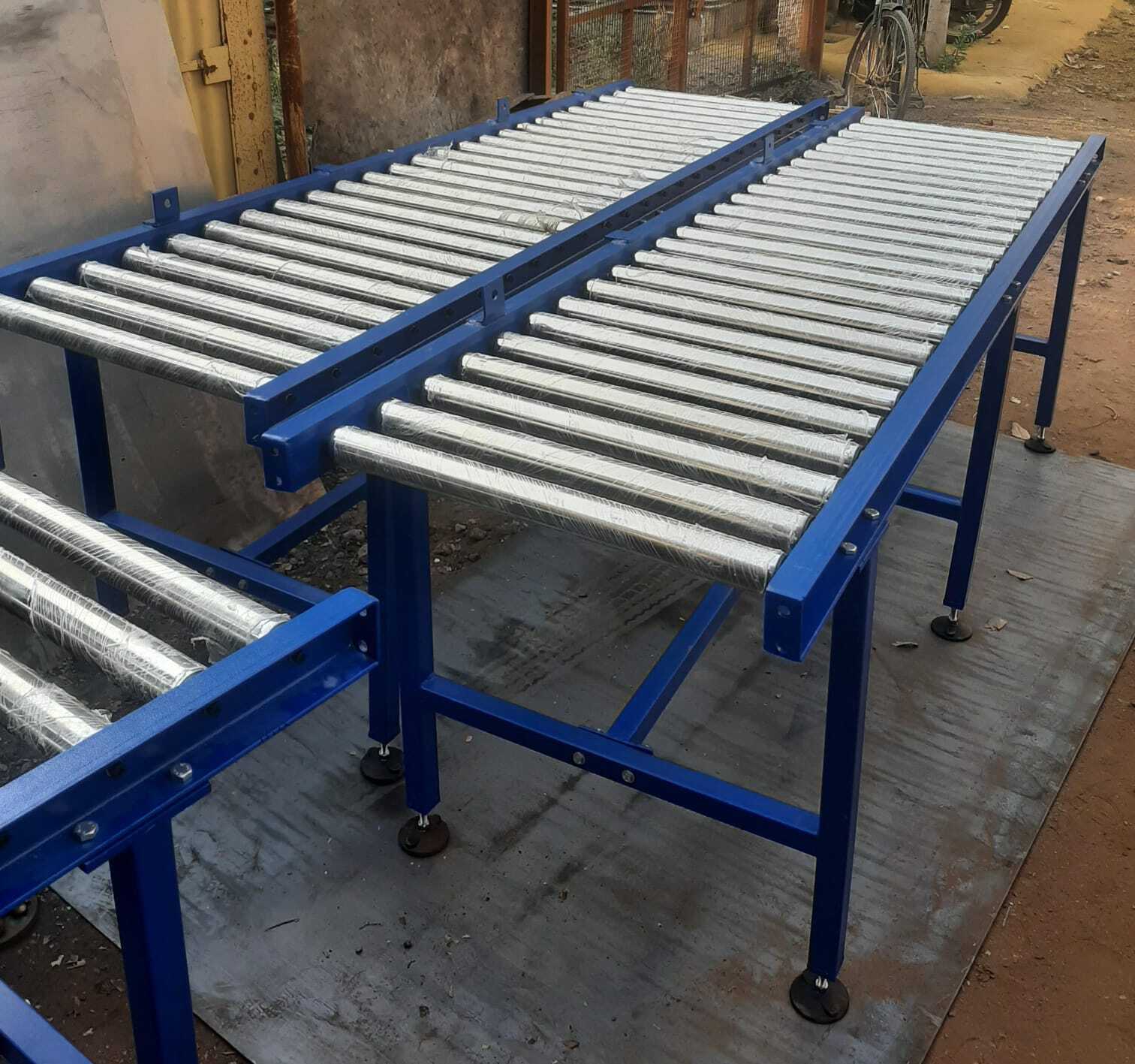 Industrial Conveyor Machine - Color: Sliver