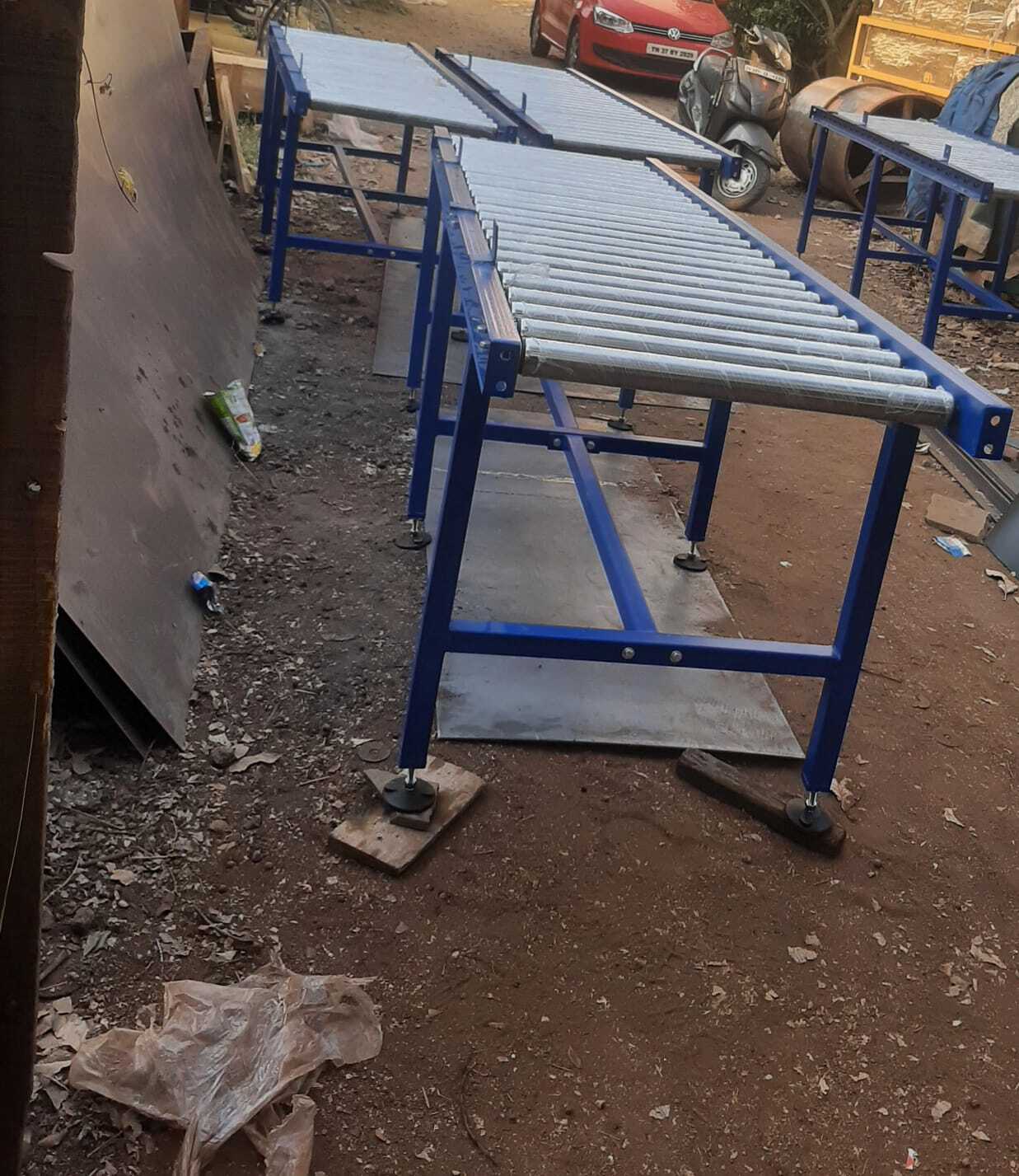 Industrial Conveyor Machine - Color: Sliver