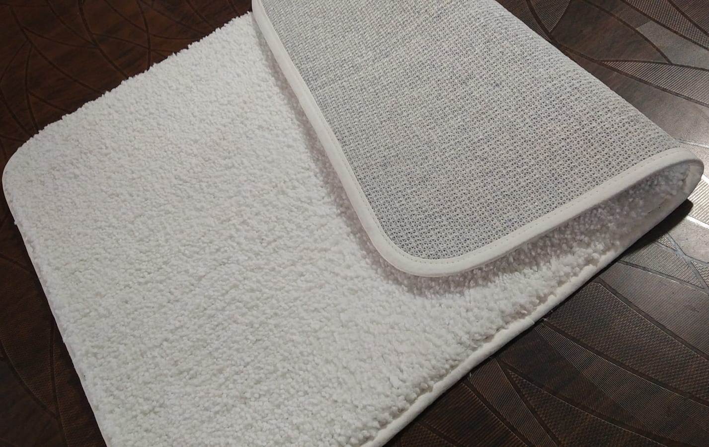 Micro Polyester Tpr Rubber Backed Hotel Bath Rug - 20x30 Inches, White Color, Quick Drying & Washable, 2000 Gsm With Modern Design