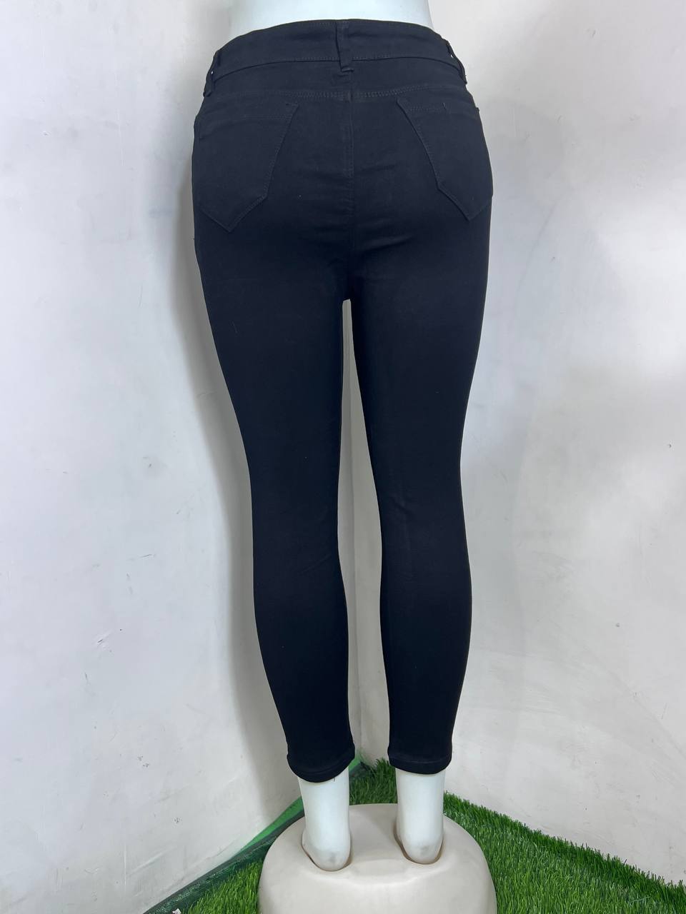 M Moddy 600 Black Single Button Knitting Power Lycra Women Jeans - Power Lycra, Set Of 4 Sizes (28, 30, 32, 34) , Washable For All Seasons