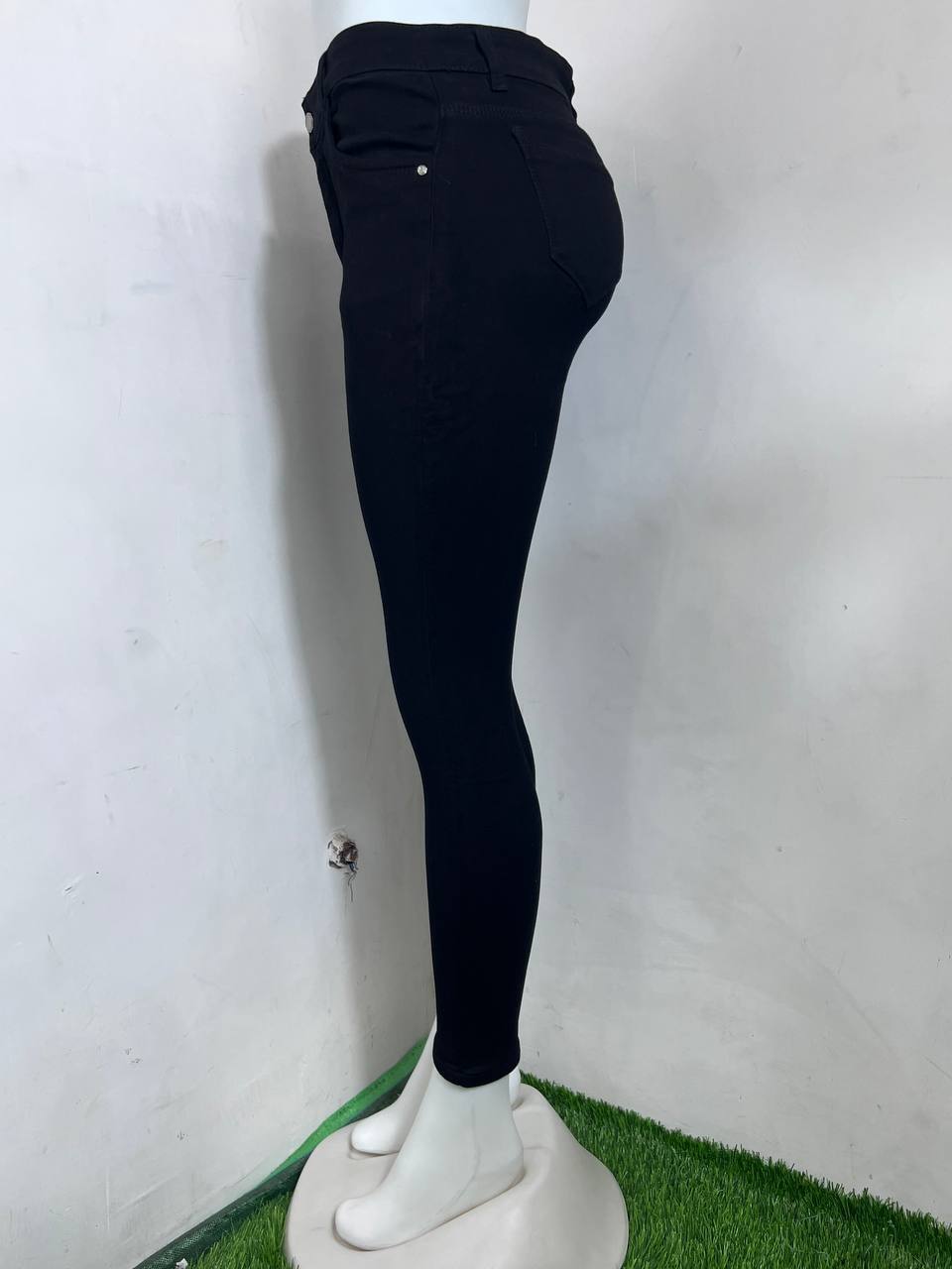 M Moddy 600 Black Single Button Knitting Power Lycra Women Jeans - Power Lycra, Set Of 4 Sizes (28, 30, 32, 34) , Washable For All Seasons