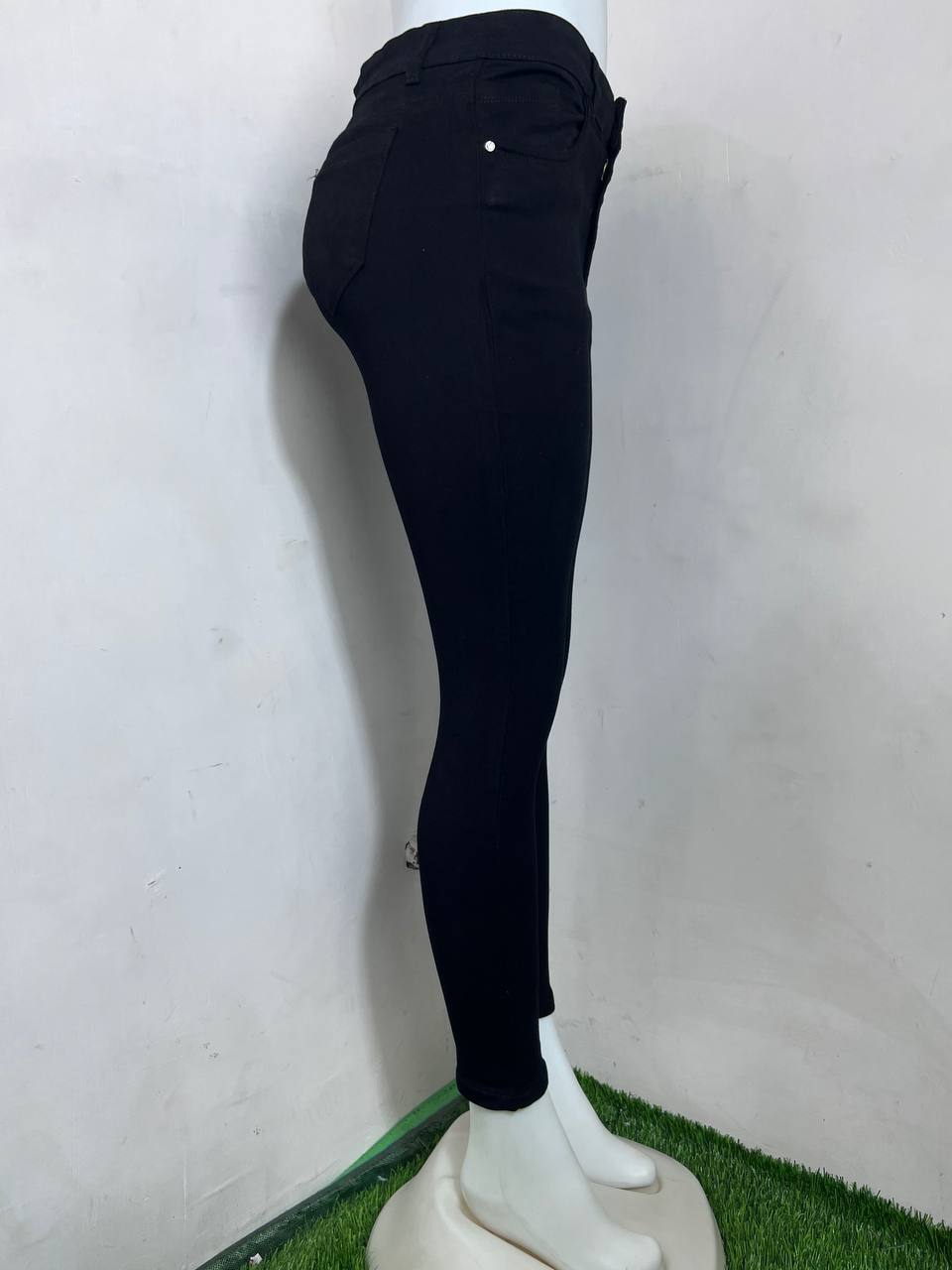 M Moddy 600 Black Single Button Knitting Power Lycra Women Jeans - Power Lycra, Set Of 4 Sizes (28, 30, 32, 34) , Washable For All Seasons