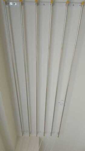 कीलकट्टलई, चेन्नई में खींचने और सुखाने के लिए कपड़े सुखाने वाले हैंगर