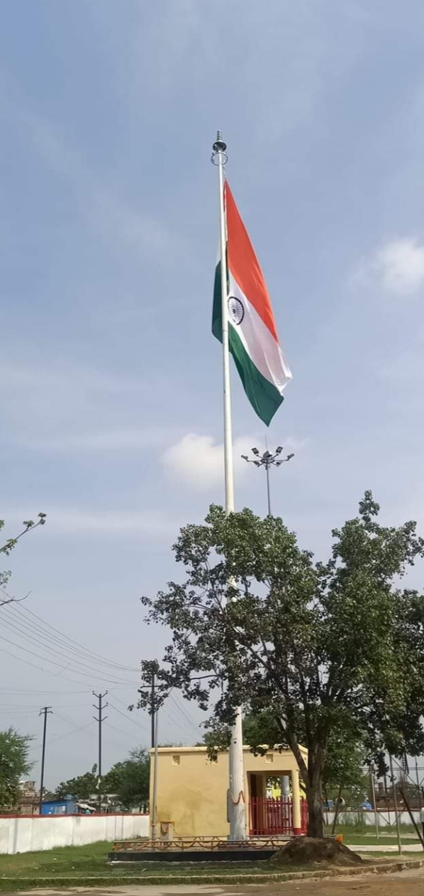 Flag Mast - 30.5 Meters, Hot Dip Galvanized, Pu Painted, 3 Sections With Full Accessory Kit