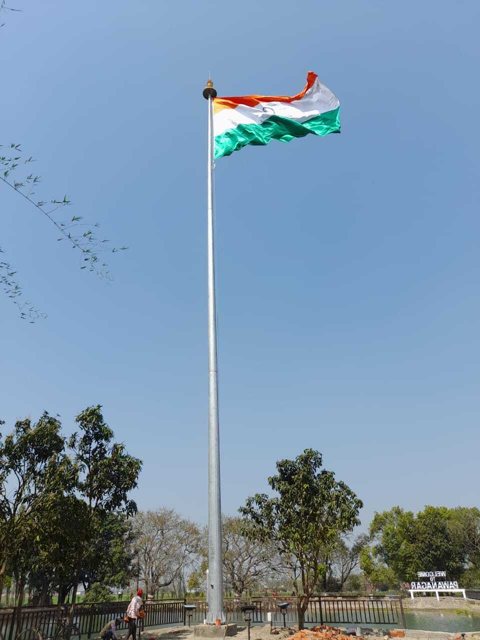 Flag Mast - 30.5 Meters, Hot Dip Galvanized, Pu Painted, 3 Sections With Full Accessory Kit