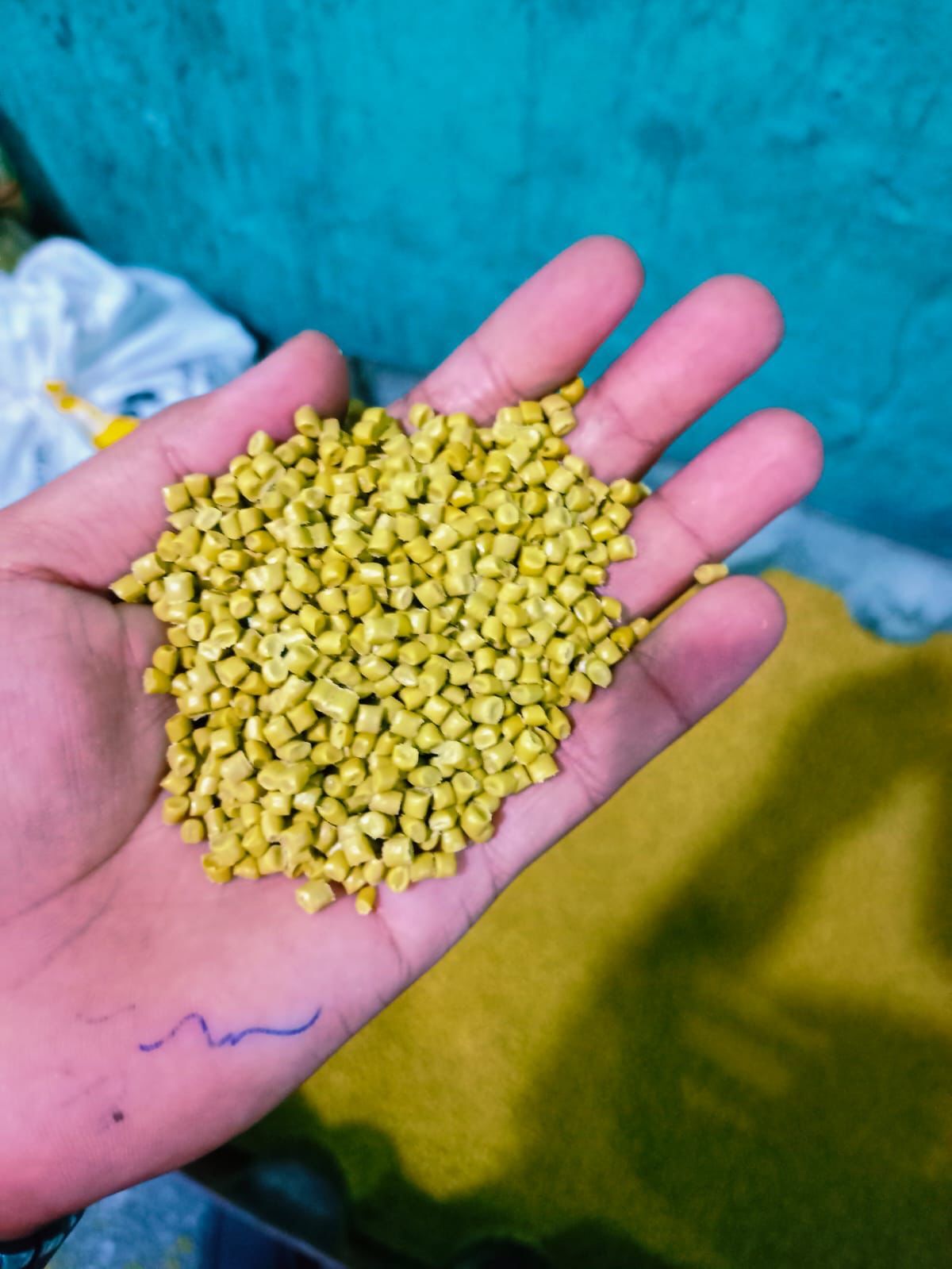 Hdpe Granules - 0.95 G/cmâ³ Density, Blue Color, 2-5 Mm Particle Size | Ideal For Injection Molding, Blow Molding, Film & Pipe Extrusion, Astm D1248