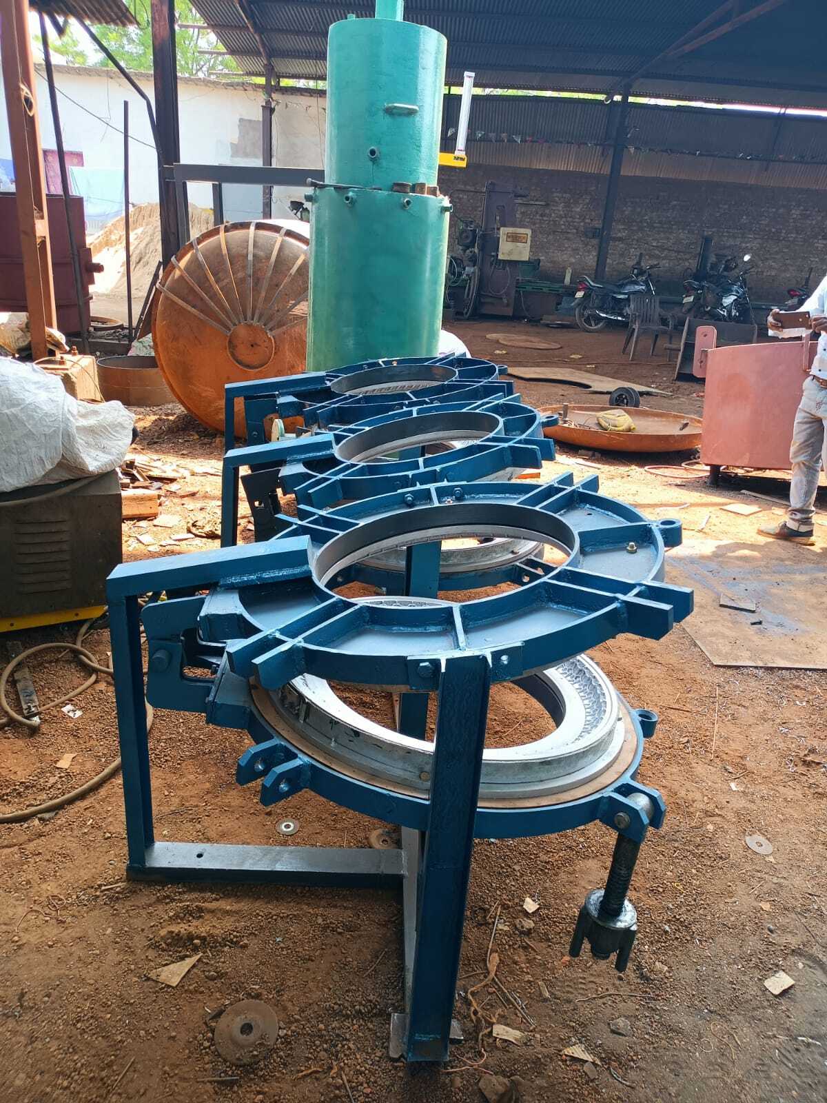 Bike Tyre Remolding Machine - Color: Blue Paint Coated