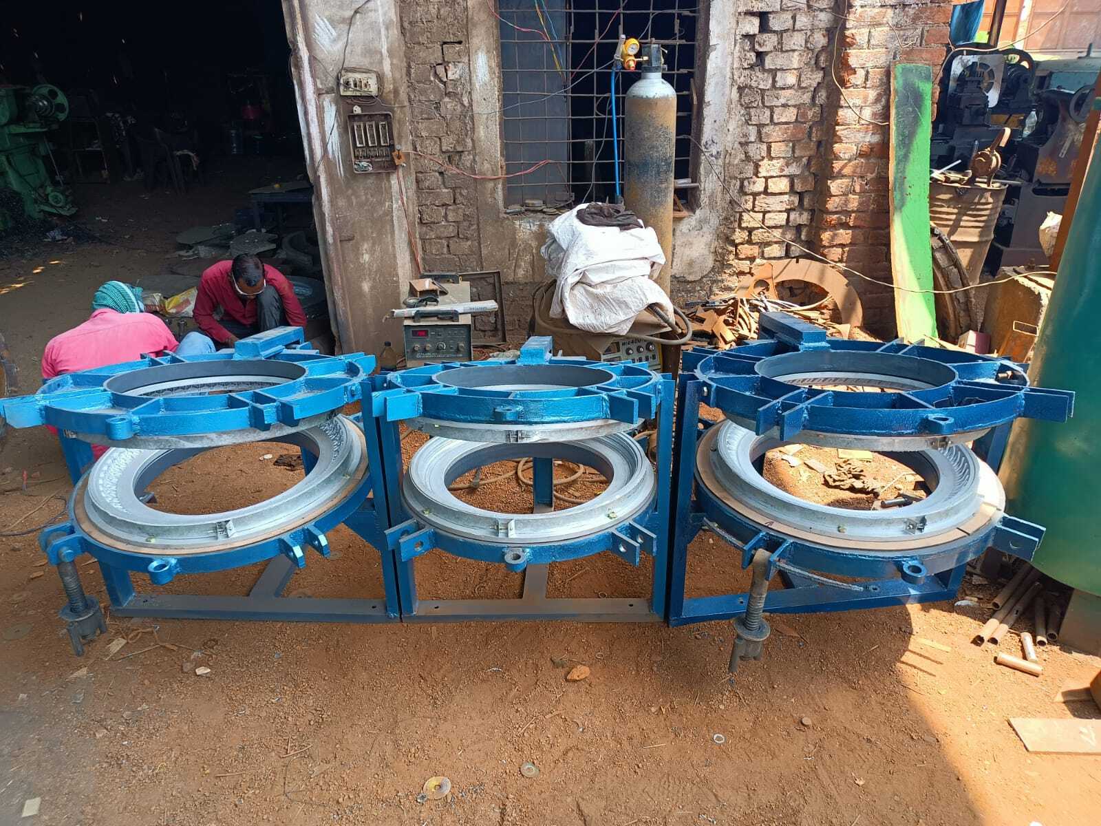 Bike Tyre Remolding Machine - Color: Blue Paint Coated
