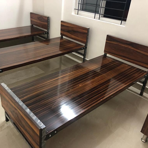 वुड फिनिश पीजी मेटल कॉट बिस्तर