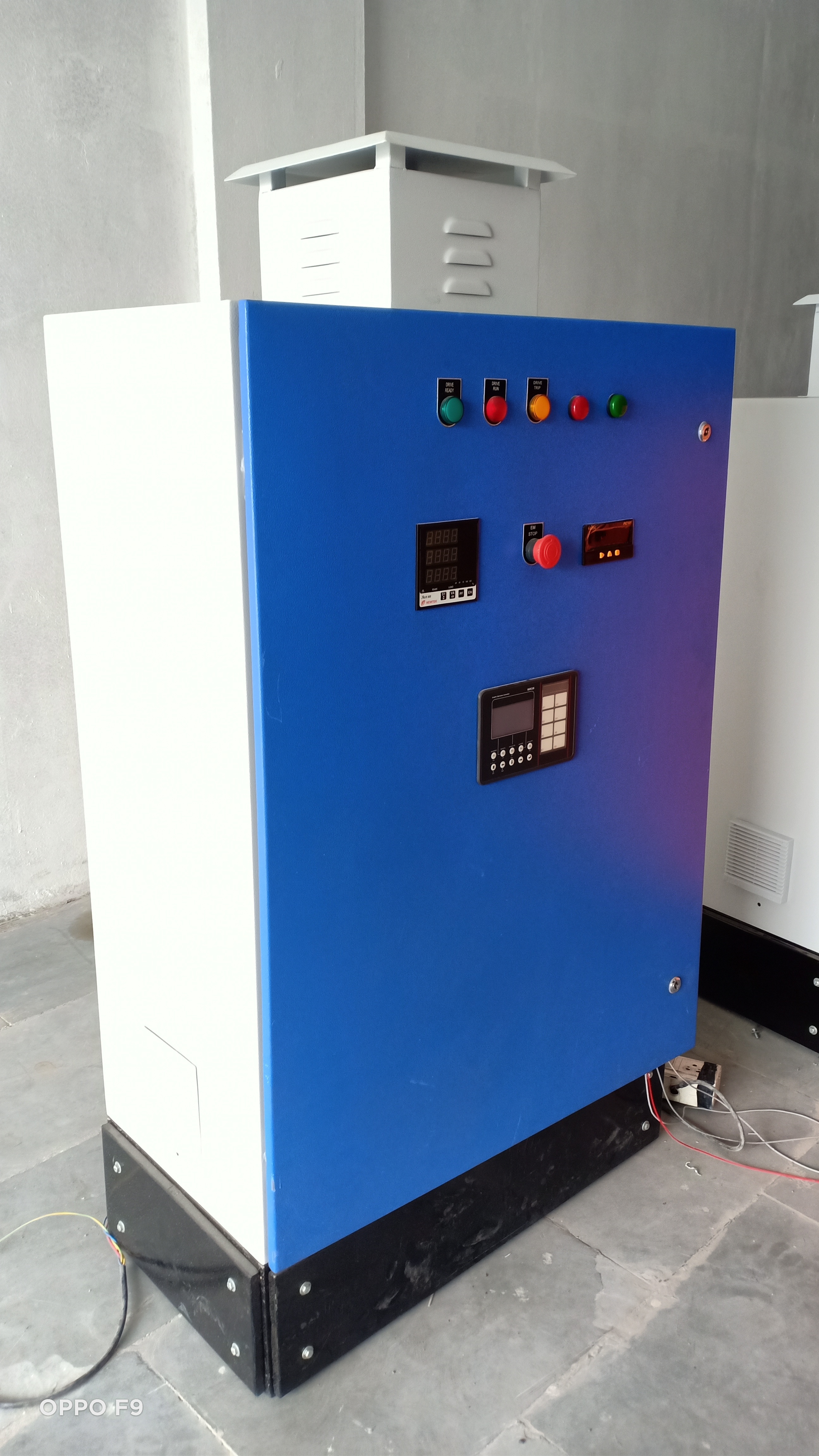Vfd Control Panel - Metal Base, 50 Hertz Frequency, 415v Rated Voltage | 100 Ampere Maximum Output, Painted White Finish, 2mm Thickness
