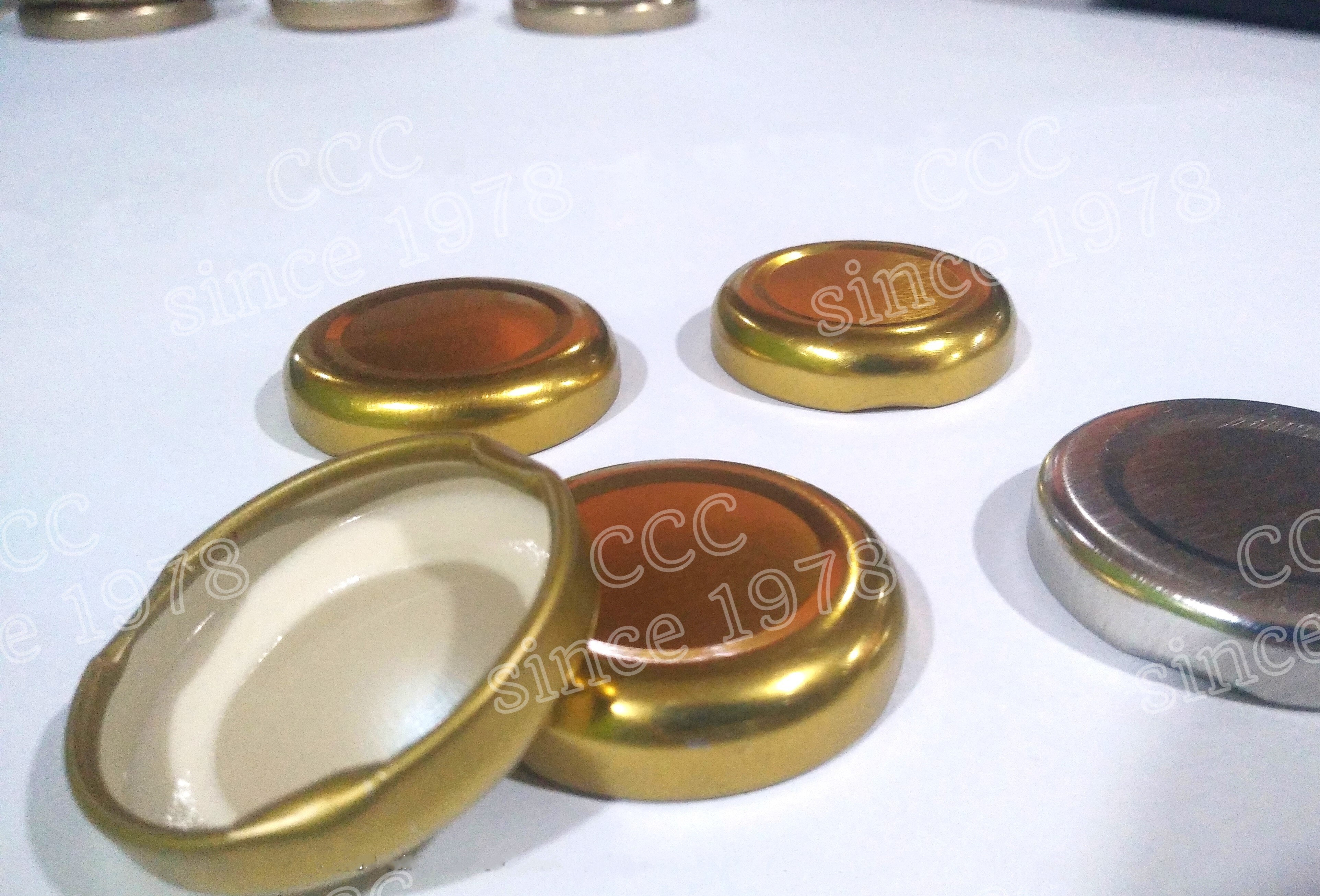 38mm Plain Gold And Silver Lug Caps - Metal Twist Off Cap Diameter: 38 Millimeter (Mm) Food Grade Plastisol Liner For Leakage Control