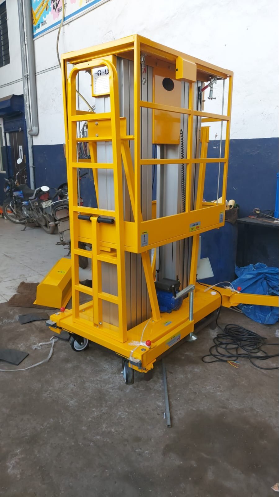 Aluminum Aerial Work Platform - Color: Yellow