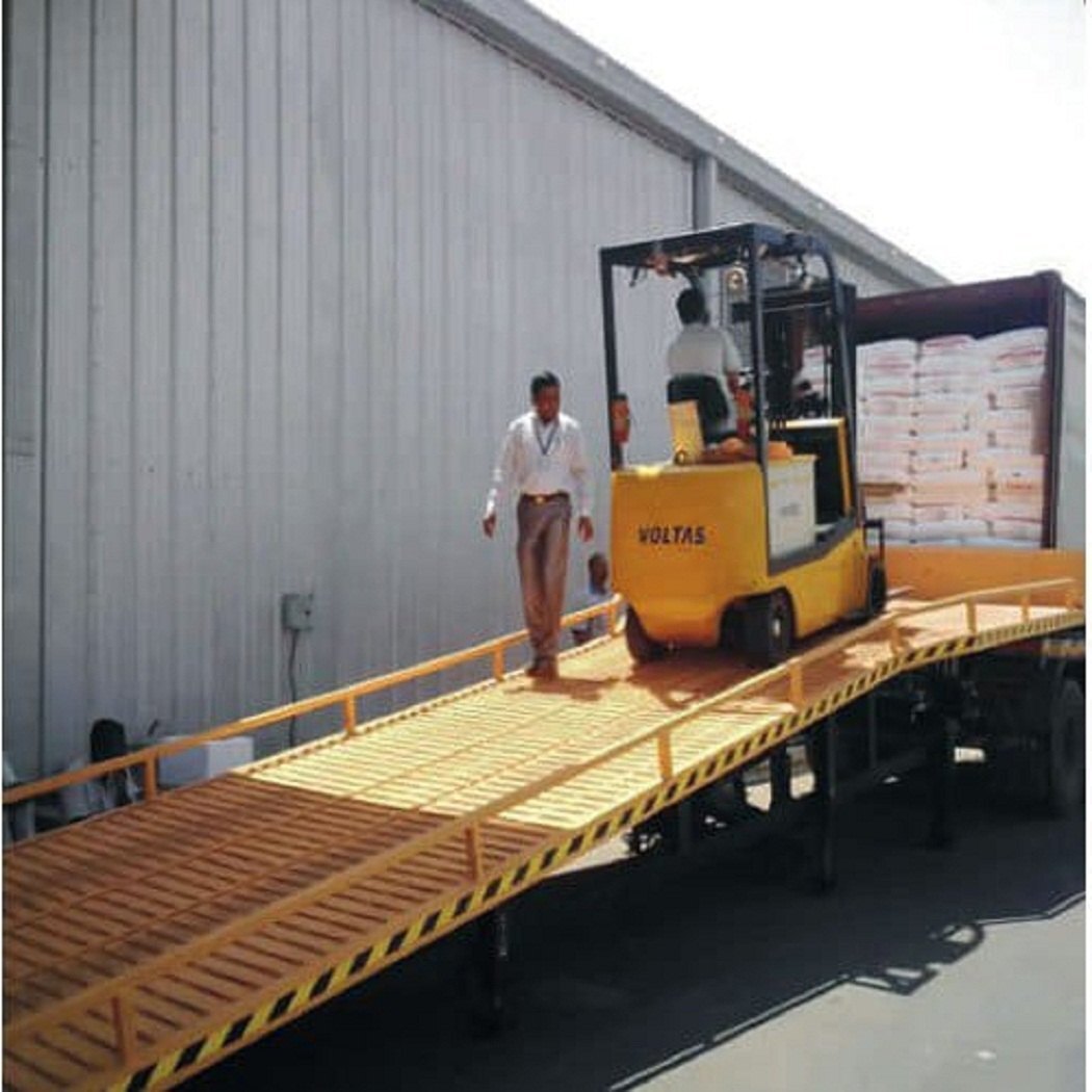 Yard Ramp Mobile Portable Dock Lift - Material: Steel