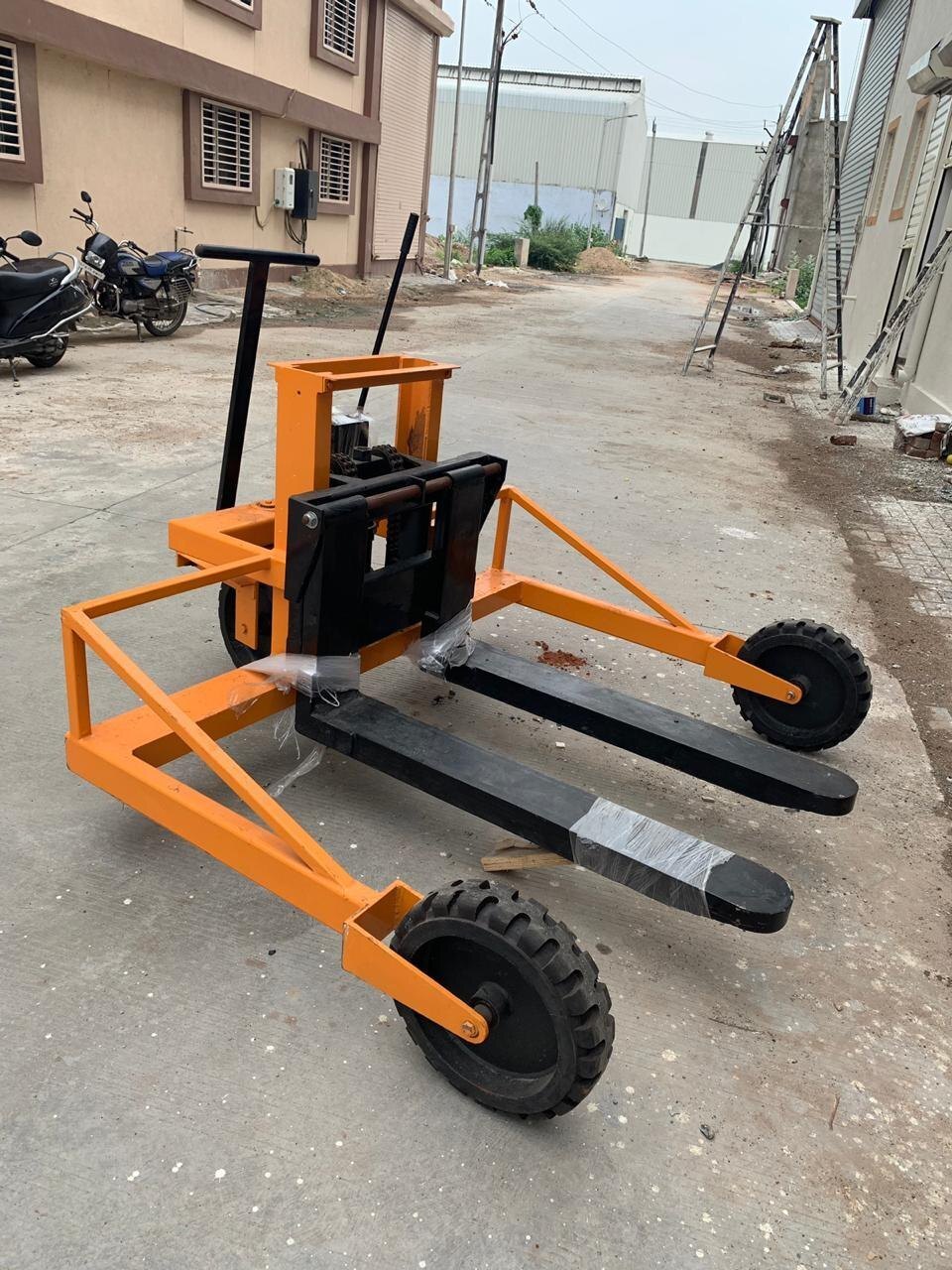 Rough Terran Pallet Truck - Attributes: Durable