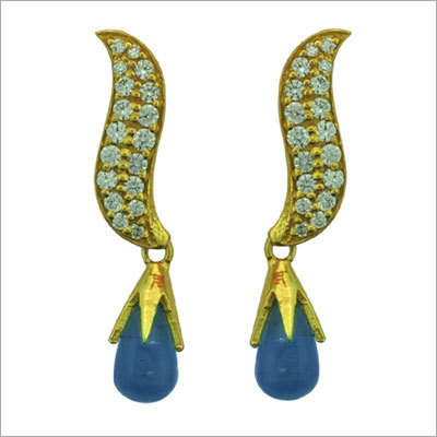 डिजाइनर गोल्ड इयर रिंग्स