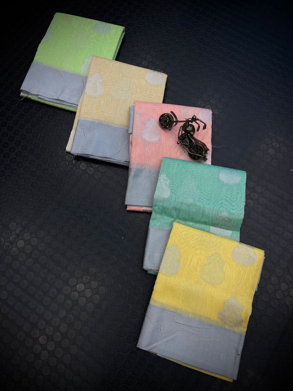 Ethnic Sarees - Gender: Woman