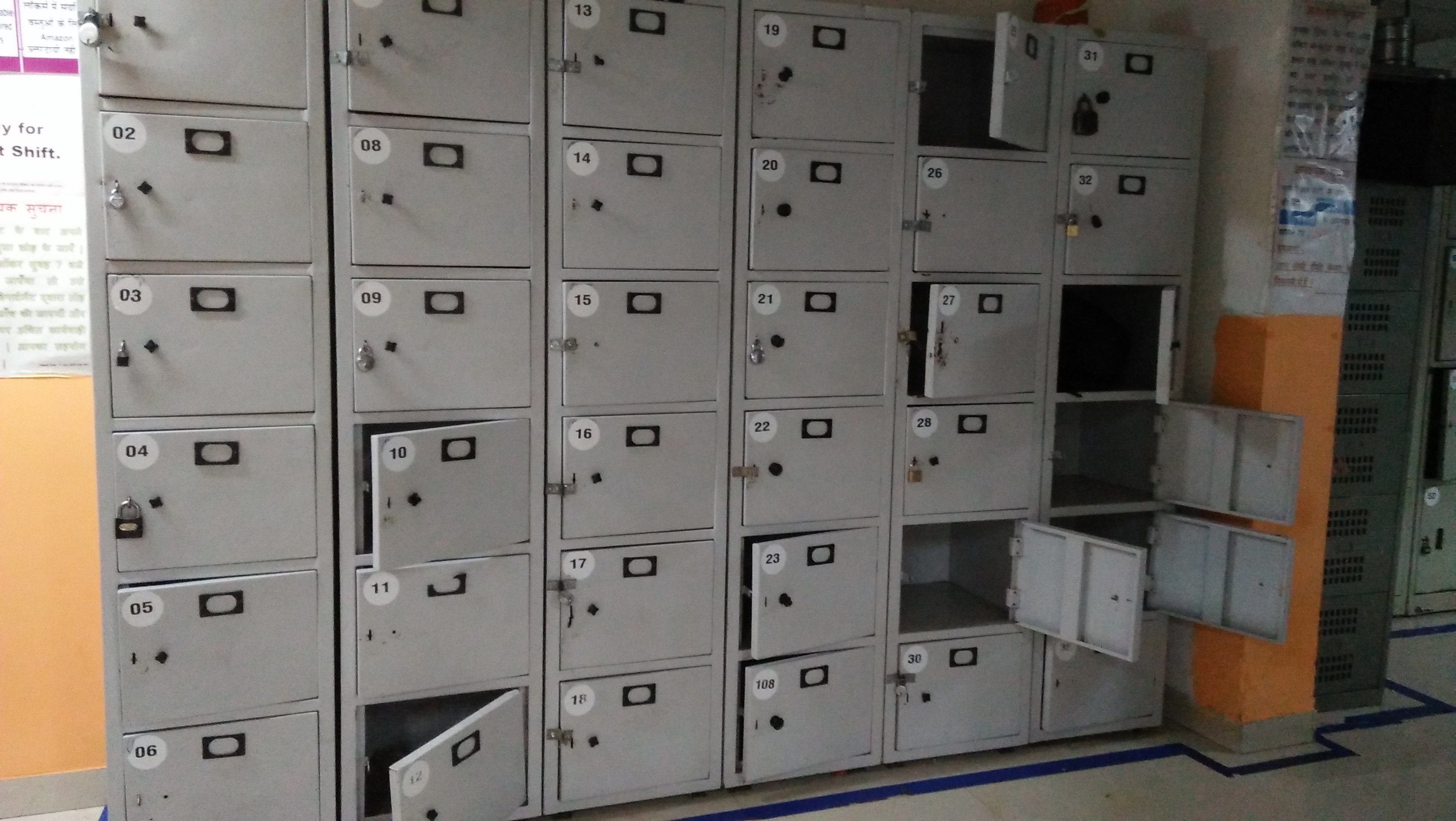 Mild Steel Office Staff Locker - Durable Design , Secure Compartments For Personal And Work Essentials