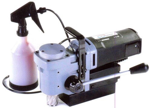 क्षैतिज चुंबकीय ड्रिलिंग मशीन