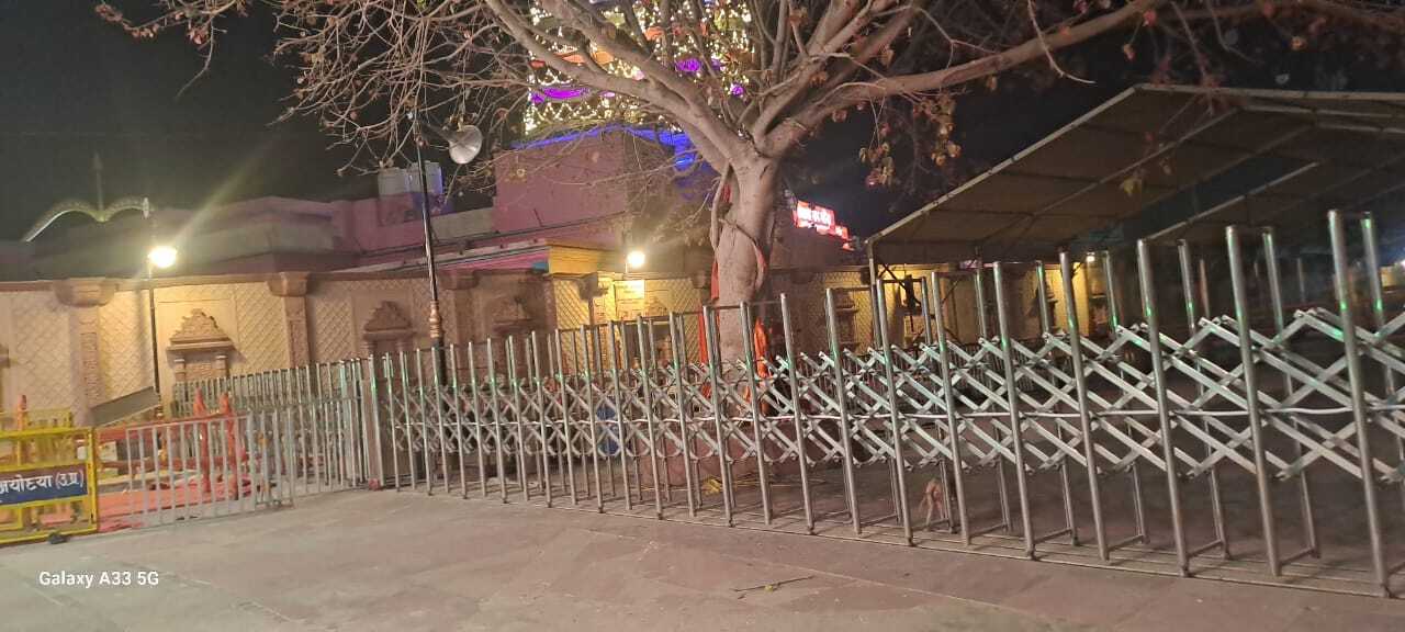 Motorized Retractable Gate - Stainless Steel 1.6m Height X 3-20m Length 500mm Width | Easily Assembled Eco-friendly Rot & Rodent Proof Handmade Modern Style Folding Design
