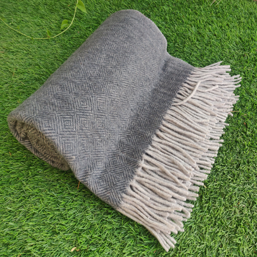 Charcoal Diamond Herringbone Pattern Woolen Blankets Age Group: Adults
