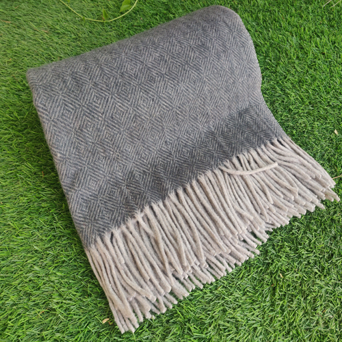 Charcoal Diamond Herringbone Pattern Woolen Blankets Age Group: Adults