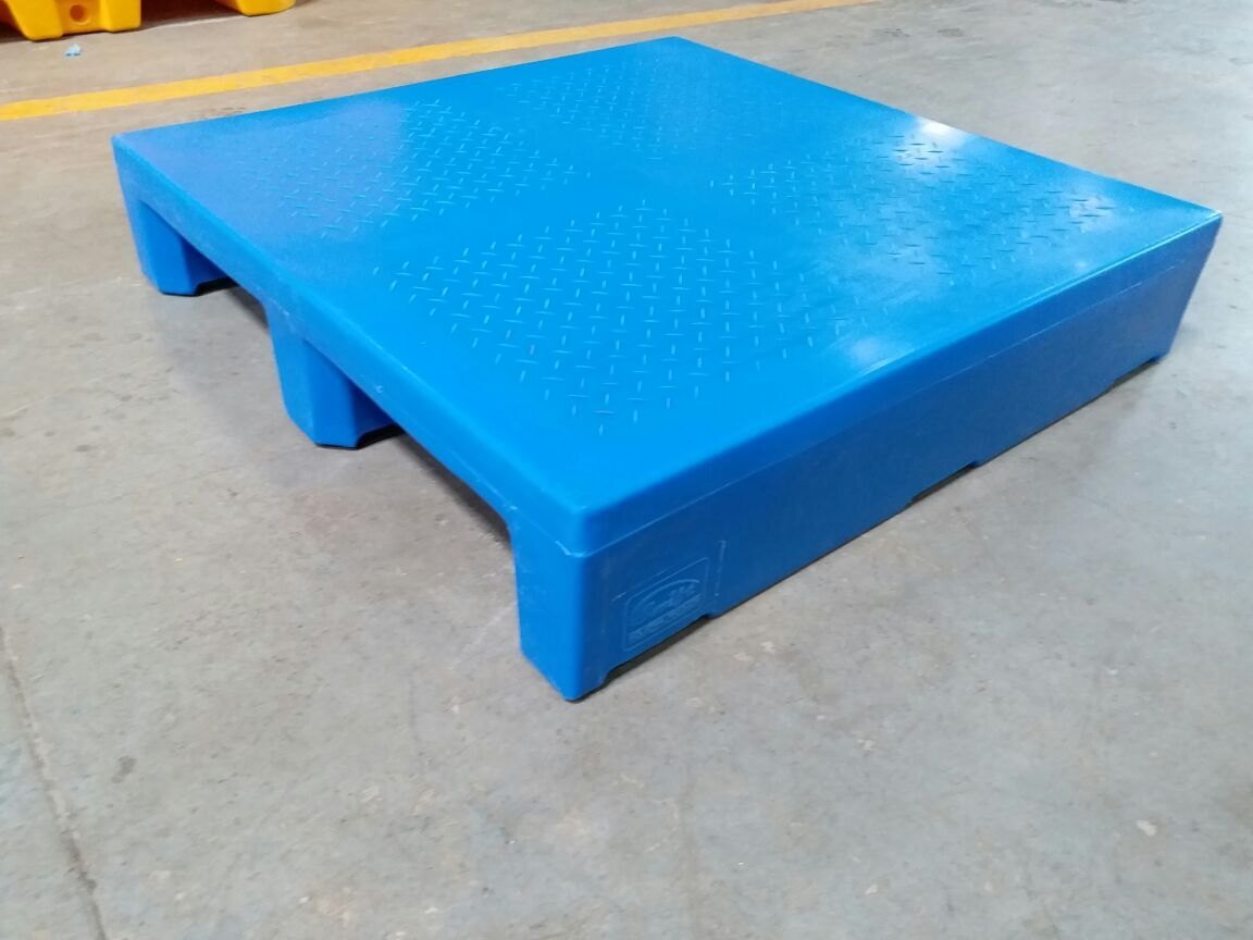2 & 4 Way Entry Plastic Pallets, Industrial Rackable Plastic Pallets - Color: Blue