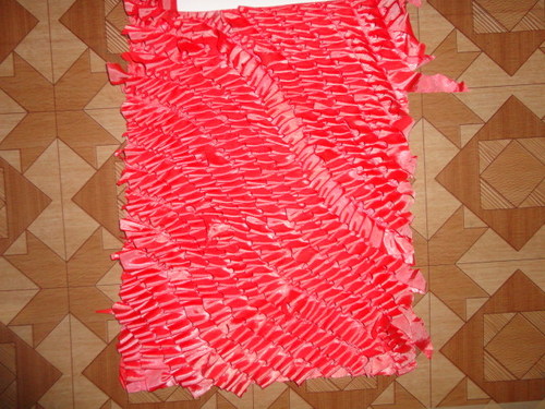 कढ़ाई किया हुआ रेशमी कपड़ा