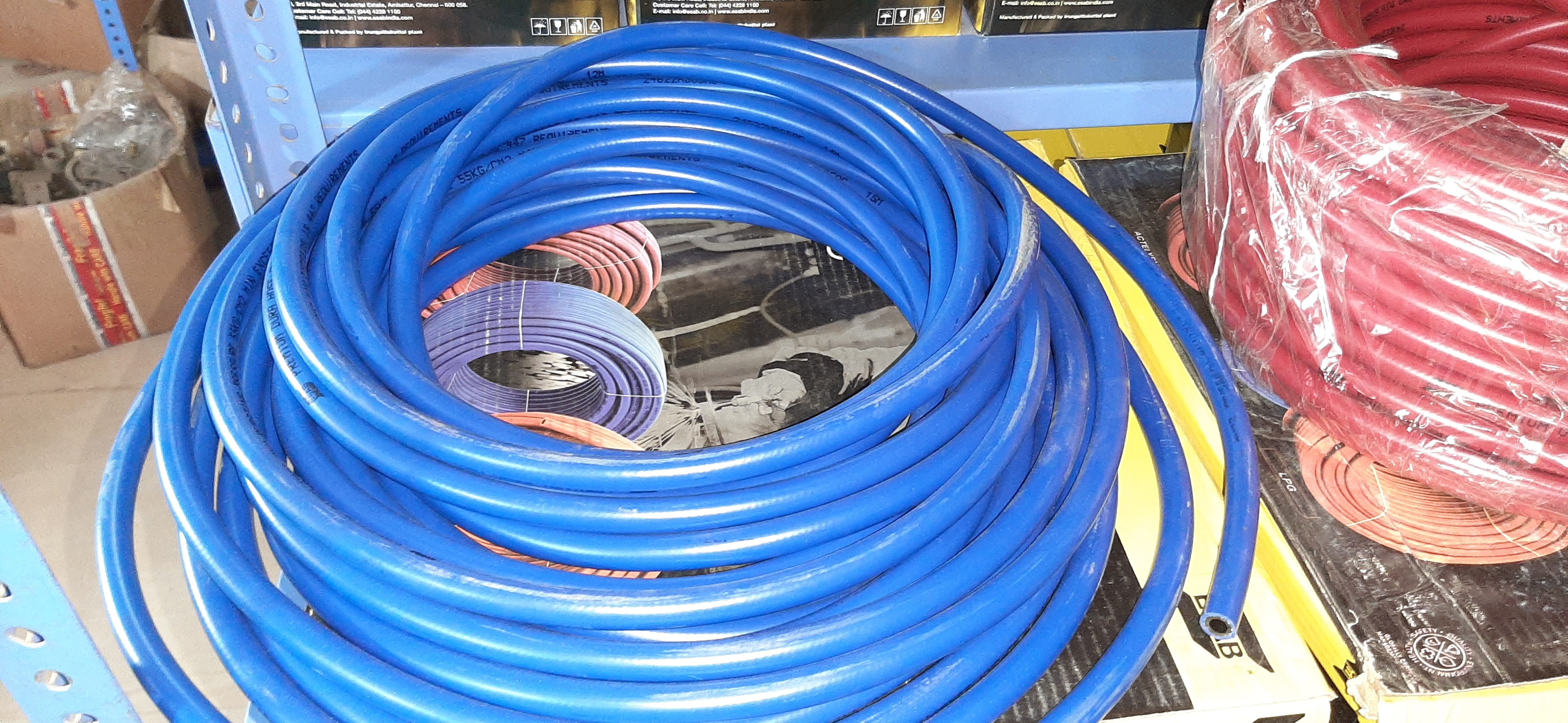 Welding Hose Pipe - Rubber Material, 150 Psi Pressure | Red And Blue Color, Ideal For Gas Welding And Cutting In Various Industries