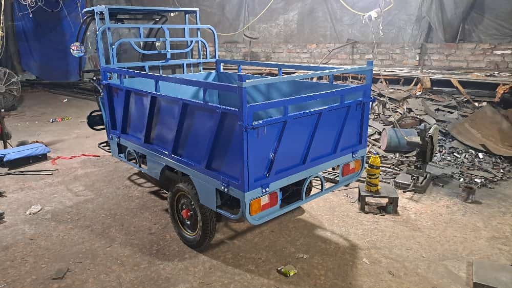 Electric Rickshaw Loader - Battery Life: 24 Months