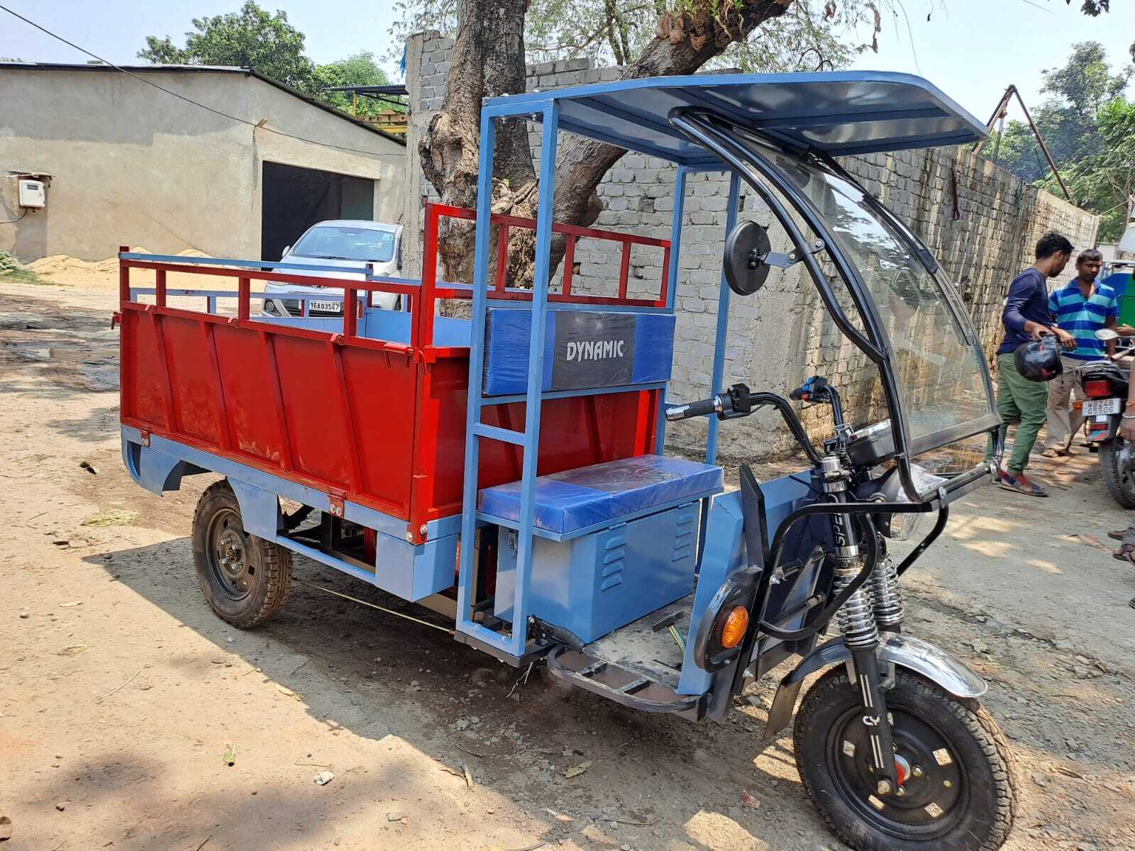 Electric Rickshaw Loader - Battery Life: 24 Months
