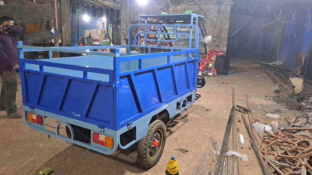 E Rickshaw Loader - Battery Life: 24 Months