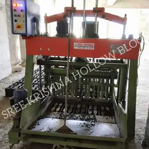 तिरुवादनाई में होलो ब्लॉक मशीन