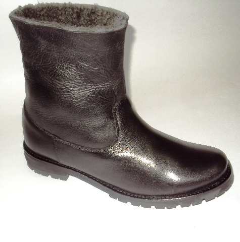 महिलाओं का काला बूट