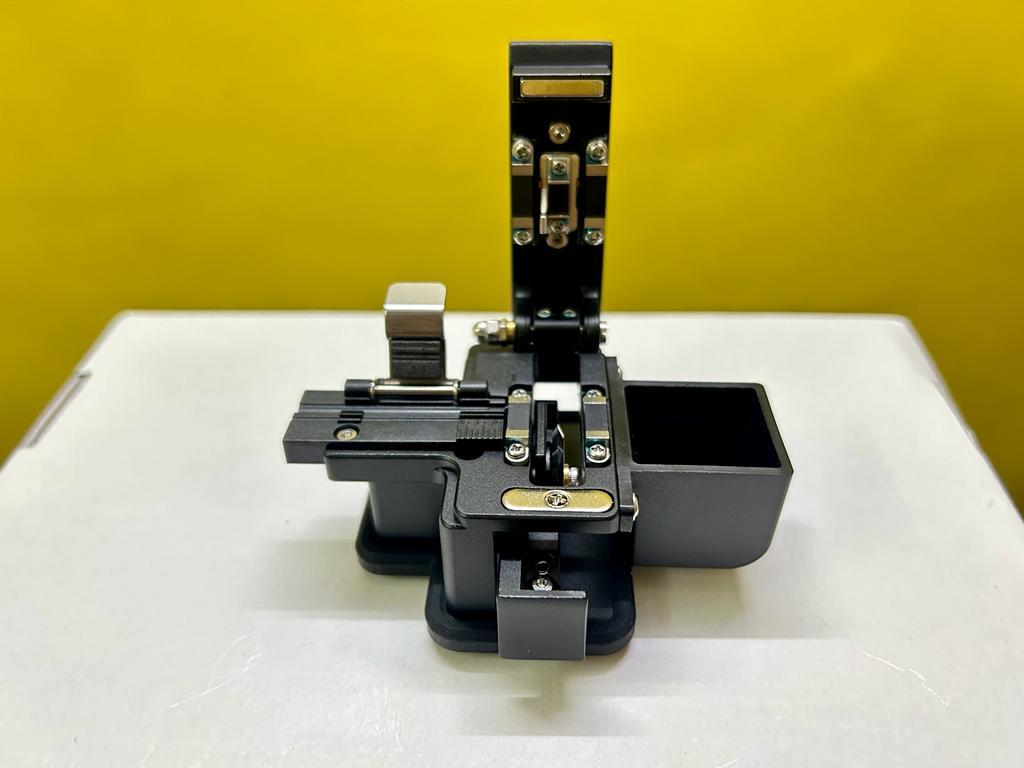 Black Optical Fiber Cleaver