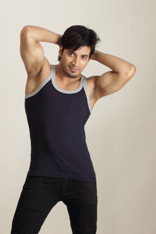 Mens Gym Vest - Lightweight Polyester Blend, Breathable Fit for Optimal Performance