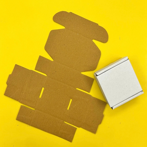 White Shipping Or Mailing Box - Material: Laminated Material
