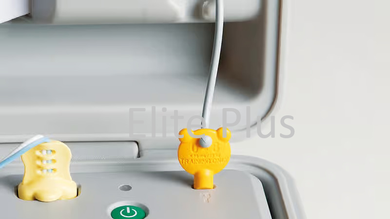 Aed Trainer 3 - Color: Ivory