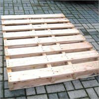 ब्राउन चिपबोर्ड पैलेट