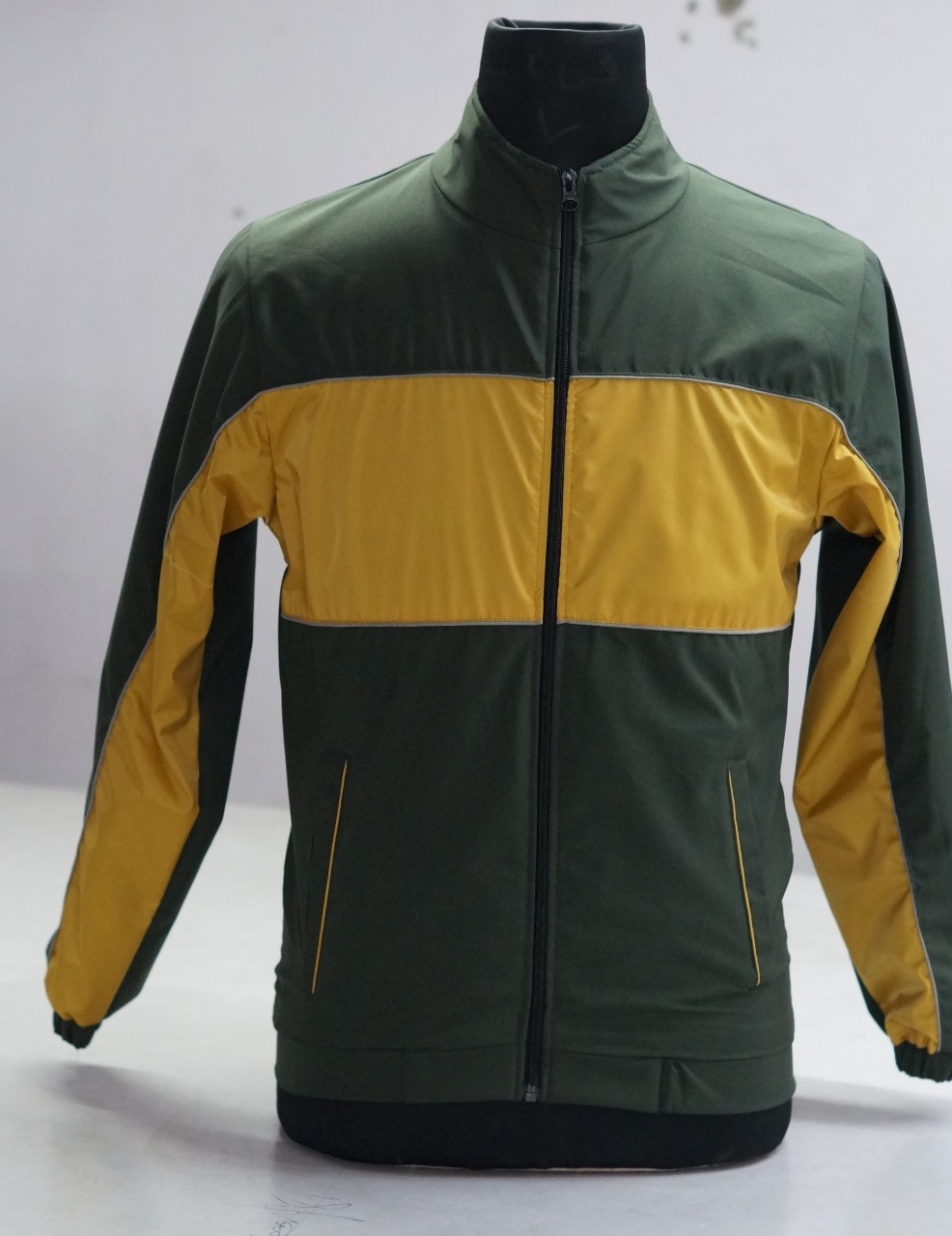 Windcheater Jacket Filling Material: Polyester