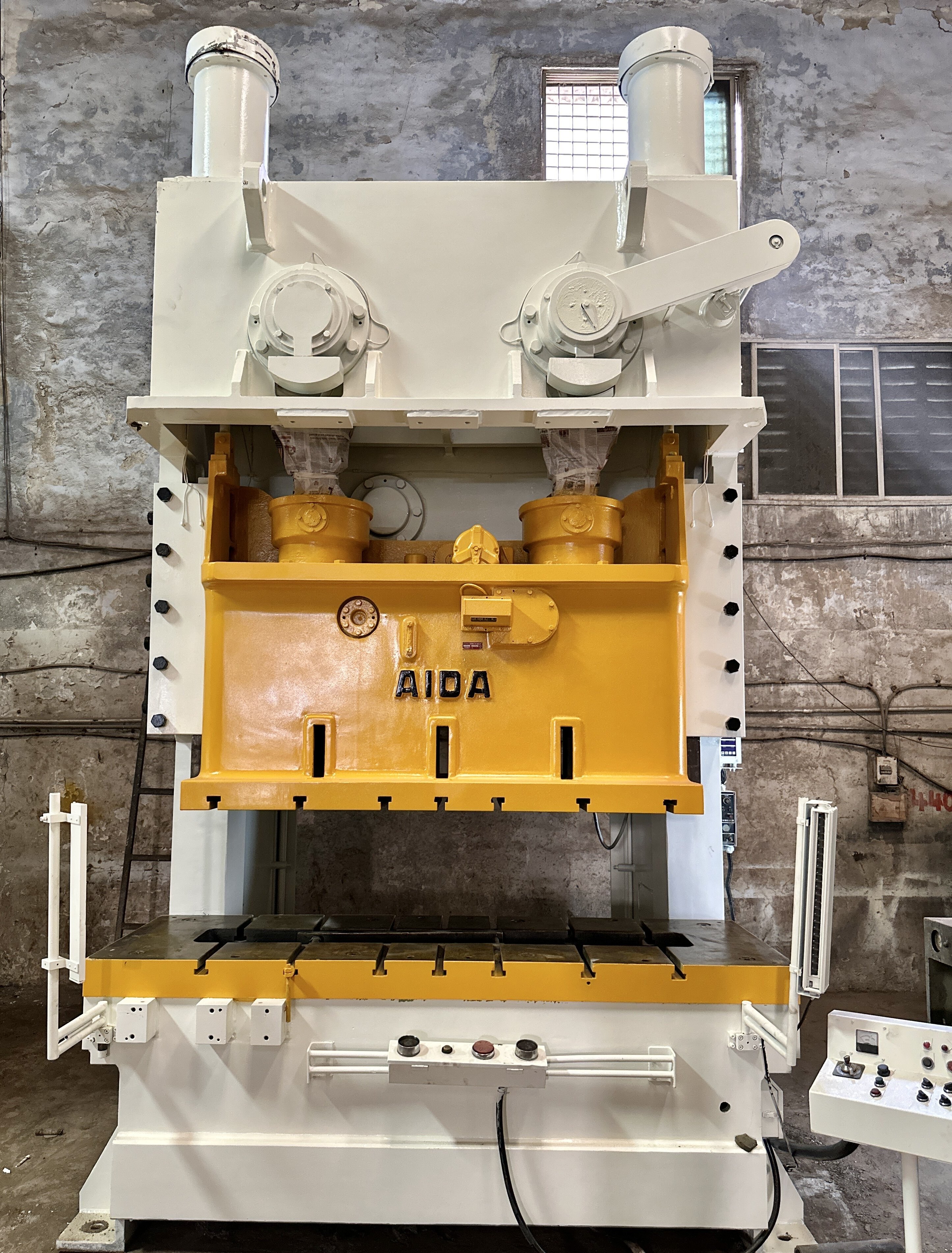 1402 Aida C Frame Double Crank Press - Application: Industrial