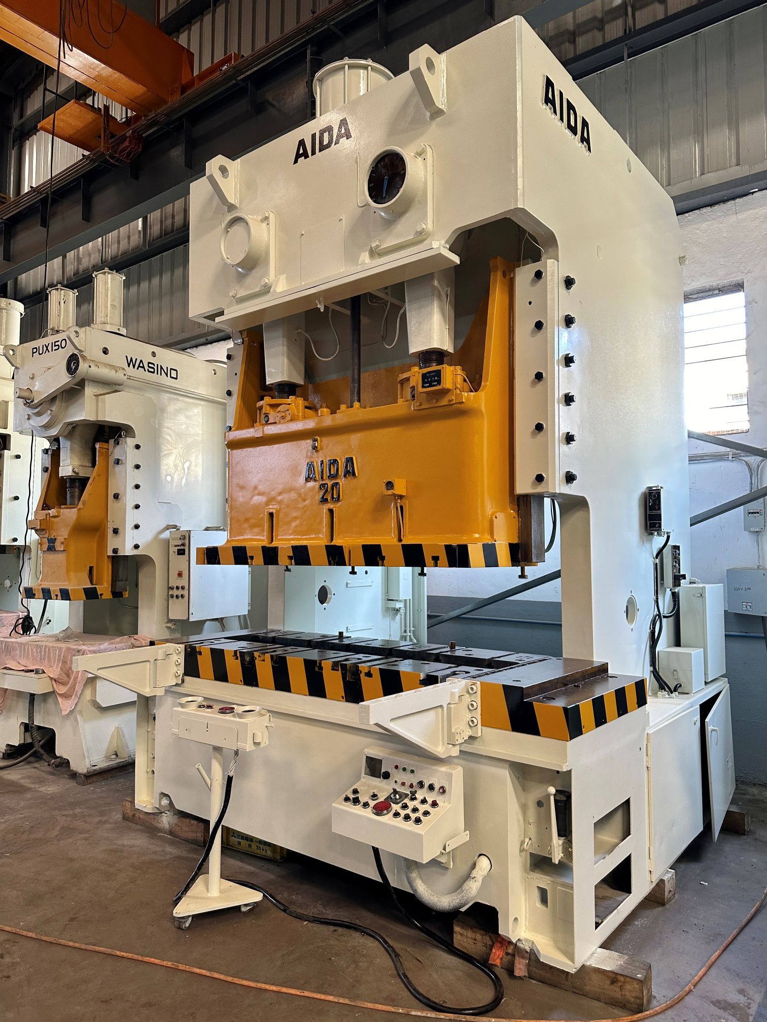 1436 Aida C Frame Double Crank Press - Application: Industrial