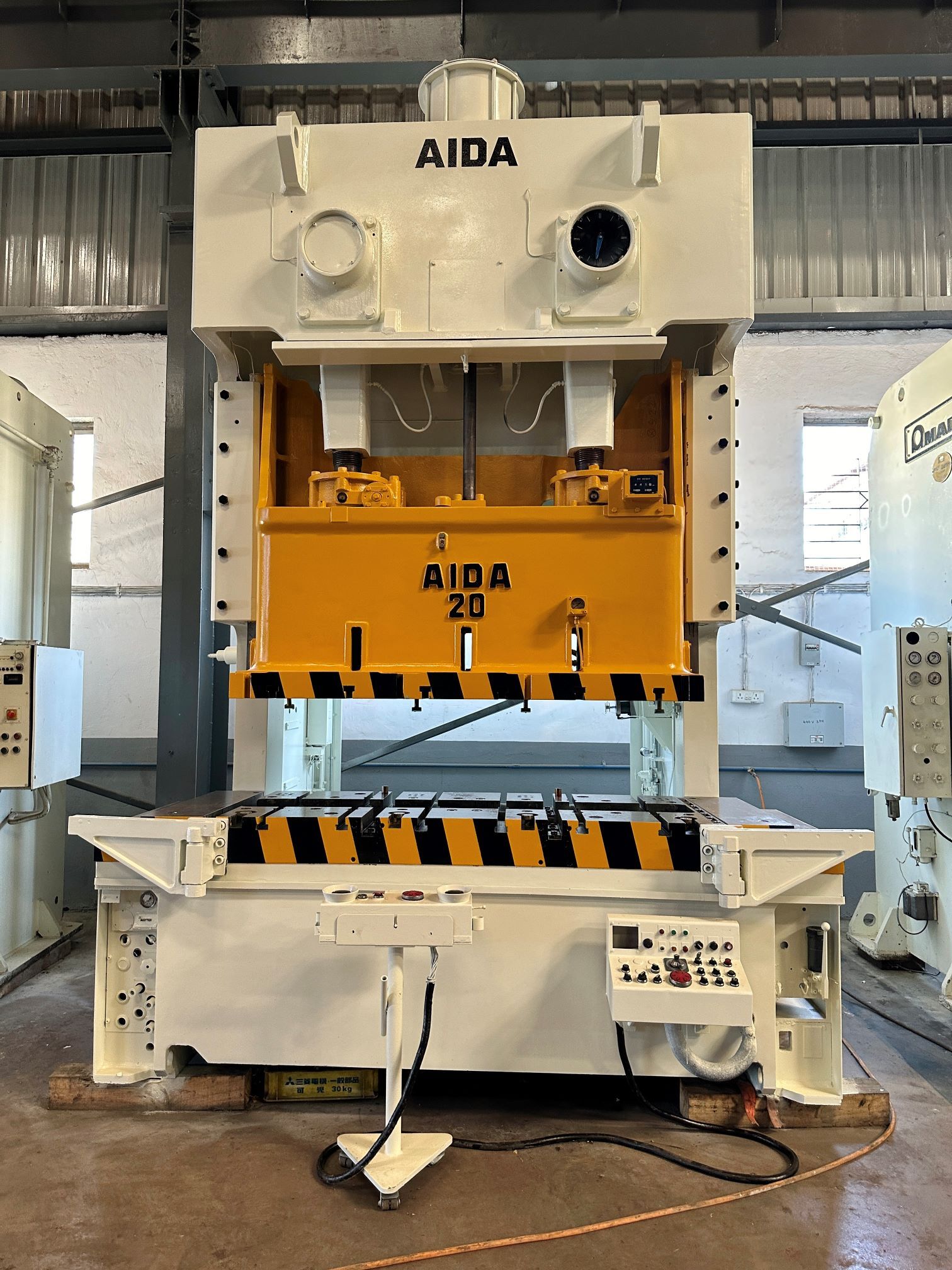 1436 Aida C Frame Double Crank Press - Application: Industrial