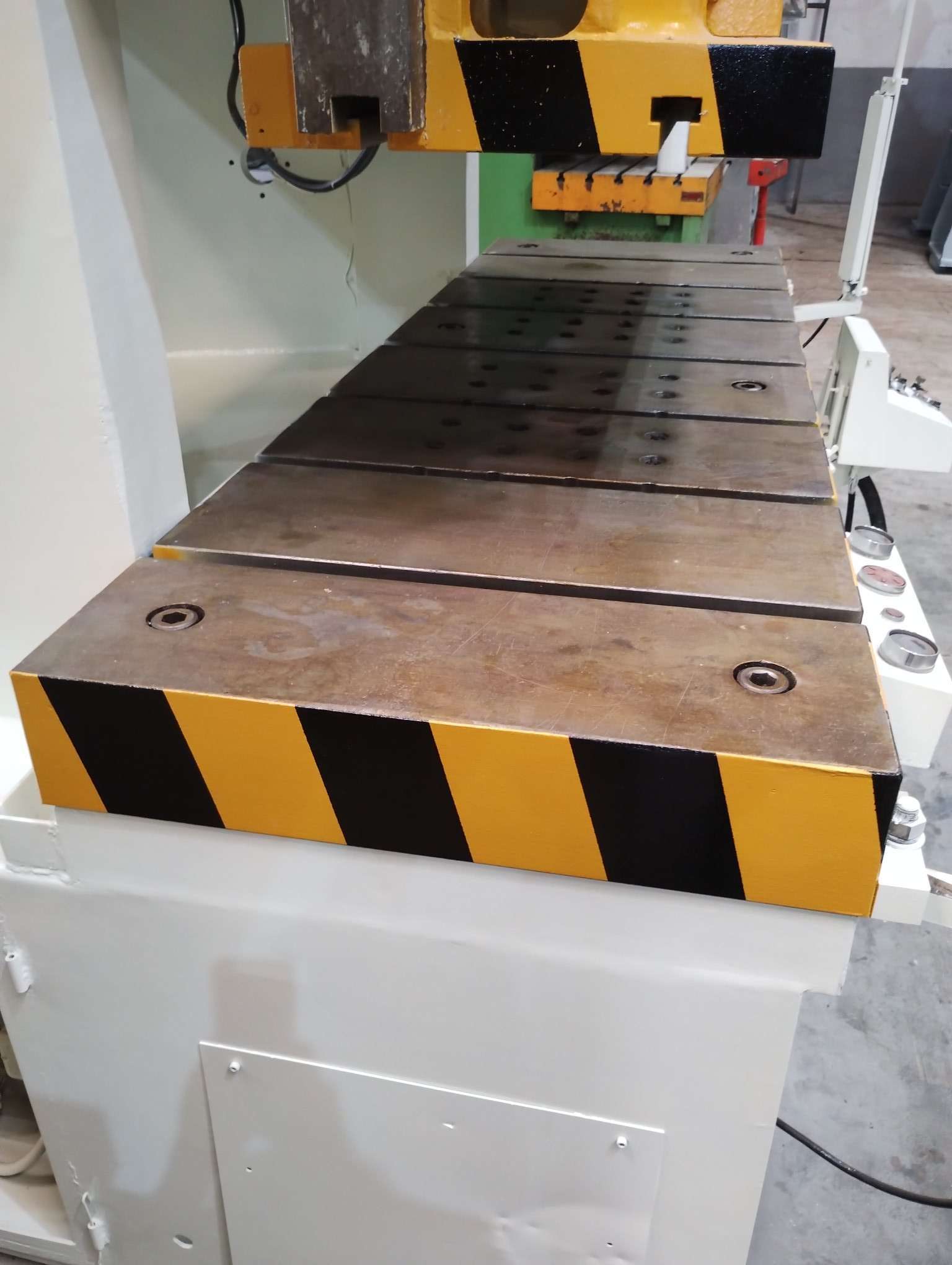 1394 Aida C Frame Double Crank Press - Application: Industrial