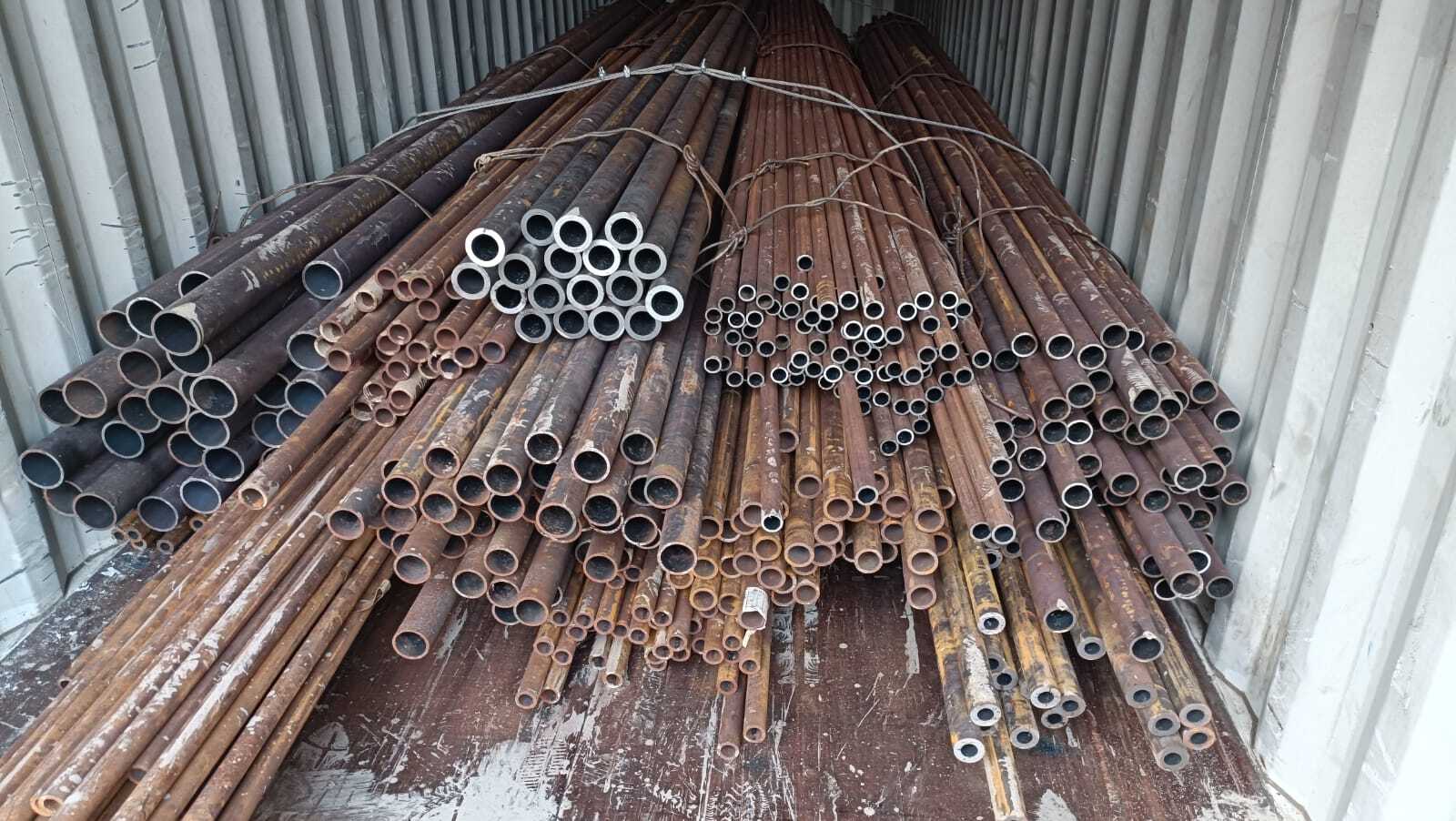 Carbon Steels A333 Grade 6 Pipe - 15nb To 600nb Size Seamless Hot Rolled Schedule 5s To Xxs Length 4.5 To 6.5m Black Painted | Non-alloy Round Shape Welding Connection Plastic Pipe Cap