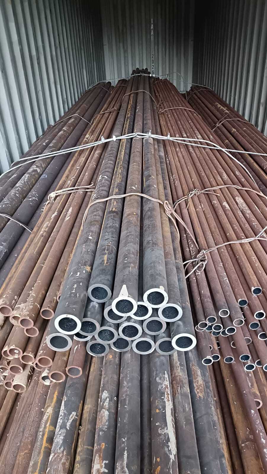 Carbon Steels A333 Grade 6 Pipe - 15nb To 600nb Size Seamless Hot Rolled Schedule 5s To Xxs Length 4.5 To 6.5m Black Painted | Non-alloy Round Shape Welding Connection Plastic Pipe Cap